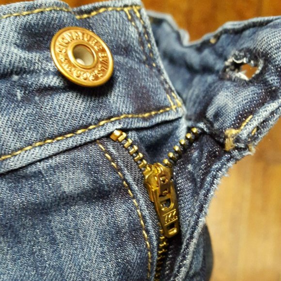 Levis Signature Jeans Sz 4 Medium Womens Mid Rise Skinny Med Wash - Picture 5 of 9
